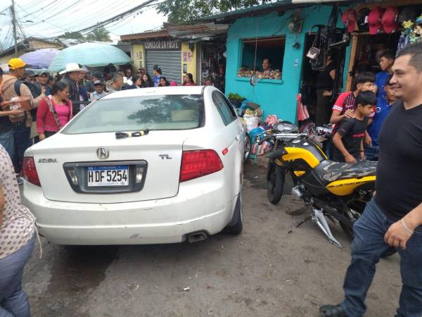Un accidente vehicular registrado la tarde del domingo cerca del mercado municipal de Gracias, Lempira, occidente de Honduras, dejó varias personas lesionadas, según informó el Cuerpo de Bomberos de la ciudad.