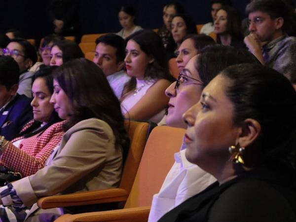 Ejecutivas centroamericanas participan en el evento Mujeres Desafiantes de la revista Estrategia &amp; Negocios.