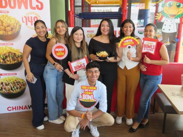 El equipo de Grupo Comidas, celebrando el lanzamiento de los nuevos China Bowls en Chinawok.