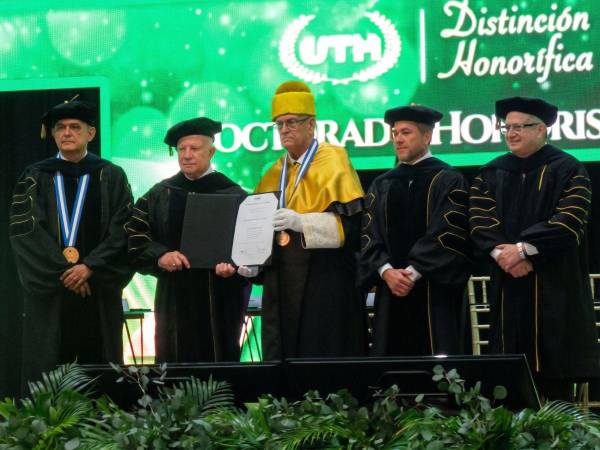 La Universidad Tecnológica de Honduras ha concedido su máxima distinción académica al reconocido visionario, enalteciendo su incansable labor por el desarrollo nacional.