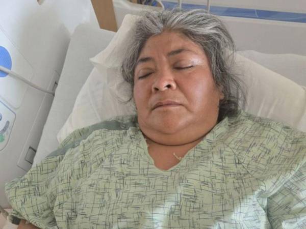 Agentes del Servicio de Inmigración y Control de Aduanas (ICE) arrestaron a una mujer de 54 años durante una redada a las afueras de una tienda al sur de California.