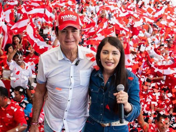 Los esposos Salvador Nasralla e Iroshka Elvir.