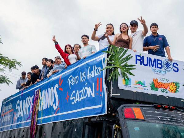 Ya funciona el turibus, puede abordarlo frente al parque y hacer el recorrido por la ciudad pagando L50 por persona.