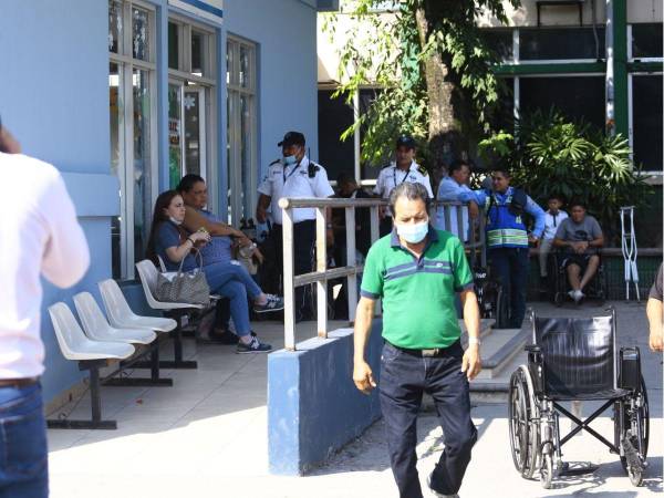 Pensionados deben presentar su DNI y carné de pensionado; así como la carta poder y nota de supervivencia otorgada por el IHSS, si es el caso.