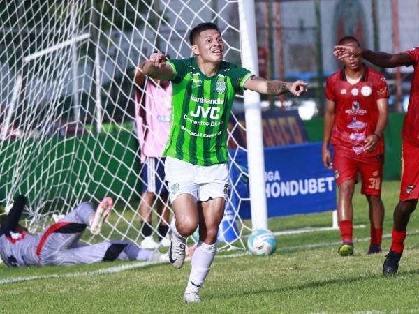 Jonathan Paz fue el héroe del partido anotando en el último minuto. FOTO Neptalí Romero.