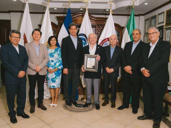 Representantes de ACCS y FICAC durante su visita a las instalaciones de UTH en San Pedro Sula.