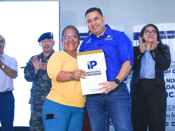Gobierno de Honduras entregó más de 1,100 títulos de propiedad y puso a disposición otros 5,797 en San Pedro Sula.