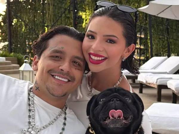 El cantante de música regional mexicana, Pepe Aguilar, celebró su cumpleaños número 58 en compañía de su familia, pero la que se robó todas las miradas fue su hija, Ángela Aguilar, quien nuevamente desató rumores de un embarazo.