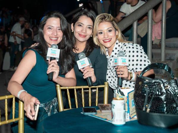 Entre risas y buena música, los presentes vivieron una experiencia única en la ciudad.