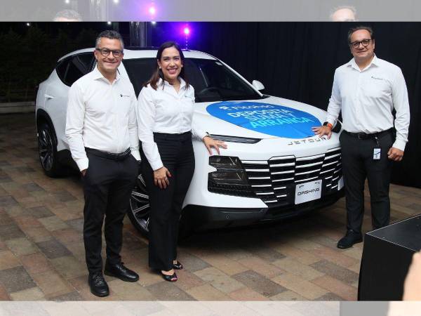 Ejecutivos de Banco Ficohsa durante el lanzamiento de la iniciativa que busca fortalecer la cultura de ahorro en el país, brindando a las familias seguridad financiera y nuevas oportunidades.