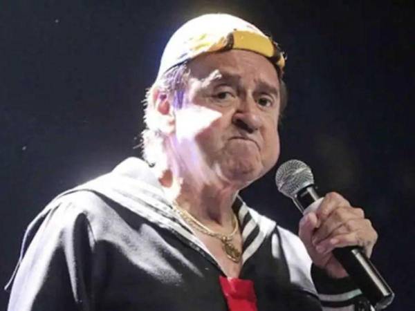 El actor Carlos Villagrán Kiko.