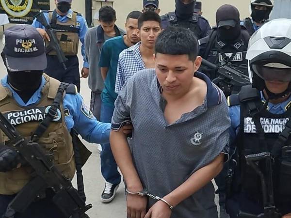 Los pandilleros fueron presentados por la Policía tras su captura.