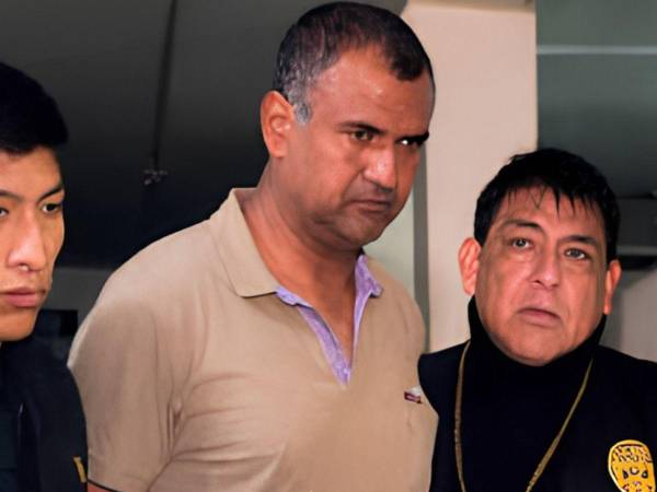 Un doble crimen ocurrido en el distrito de Santa Anita, al este de Lima, ha conmocionado a la comunidad luego de que un hombre de 43 años presuntamente asesinara a su esposa y a uno de sus hijos durante un episodio de violencia familiar.