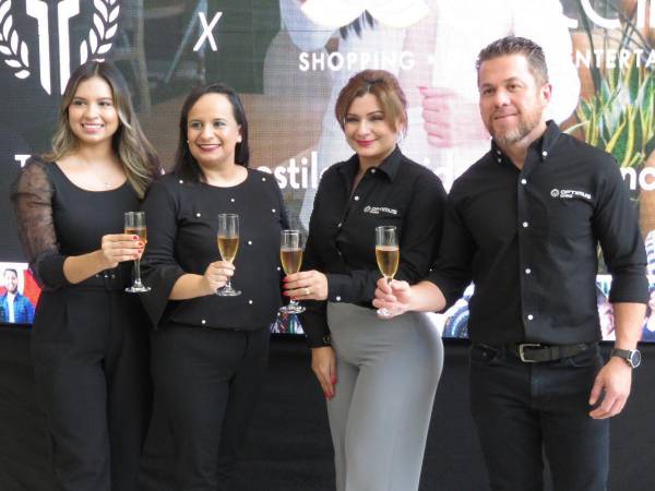 Dayana Valladares, Gerente de Mercadeo de Altara; Norma Pinto, Gerente Comercial de Altara; Emma Mejía, Directora de Mercadeo Corporativo de Grupo Inversa; y Roger Enrique Valladares, Director Comercial de Grupo Inversa.