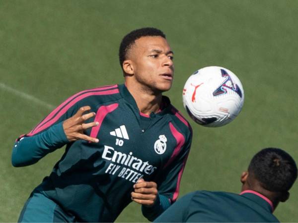 El delantero sigue sin poder entrenar con el club y no estaría para el duelo del fin de semana con el Real Madrid.
