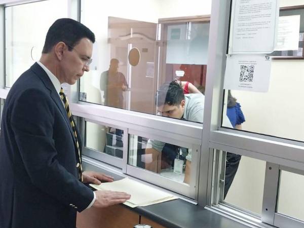 Dagoberto Aspra, apoderado legal de la consejera del Consejo Nacional Electoral (CNE) Cossette López.