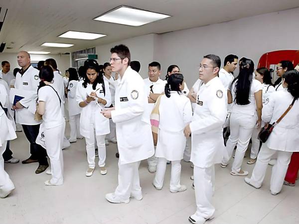 CMH convocó asamblea y plantea demandas del sector salud.