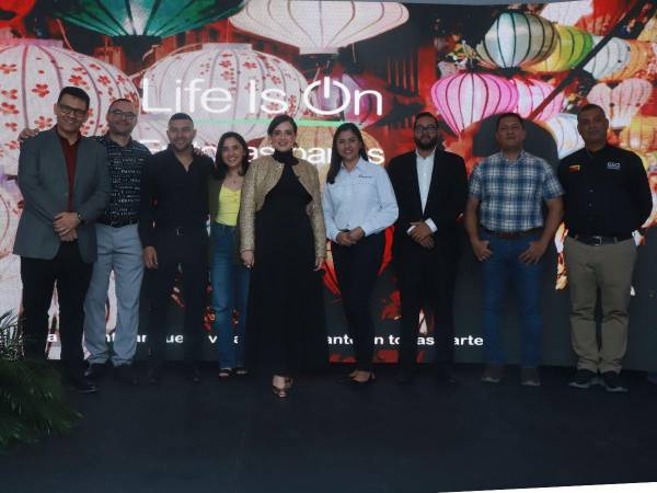 Ejecutivos de LED Store, durante la segunda edición del LED Fets en San Pedro Sula.