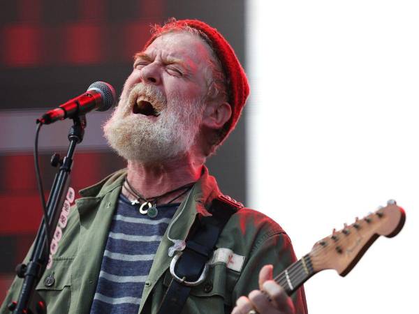 El ahora fallecido cantautor irlandés Glen Hansard.
