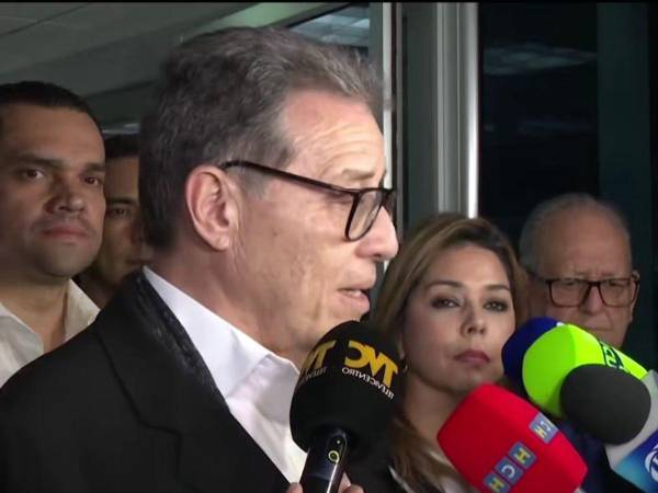 Representantes del Partido Nacional y Liberal de Honduras.