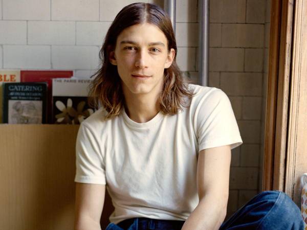 Pierce Abernathy, de 31 años, una estrella de redes sociales sube videos en los que crea platillos que enfatizan los vegetales.