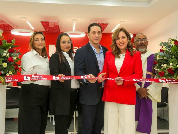 Banco Atlántida expande su cobertura con la inauguración de una moderna agencia en Plaza Doral, Sector Satélite de San Pedro Sula.