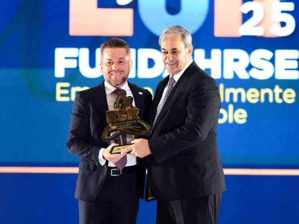 El Sello Fundahrse distingue a UTH por su impacto positivo en la sociedad hondureña.