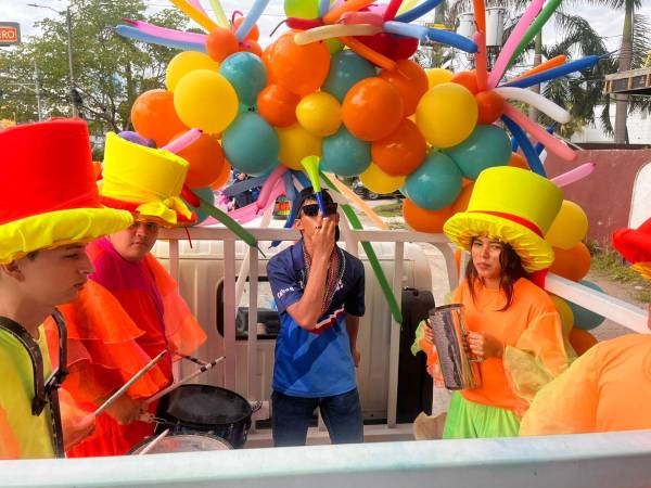 Con una temática de carnaval, los 16 seniors 2026 de la Canaan Christian Academy celebraron su entrada triunfal.