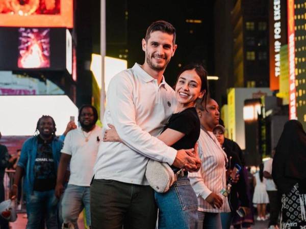 Las pruebas de una supuesta infidelidad de parte de Karina Puente, esposa de Adrián Marcelo, se han viralizado en redes sociales.