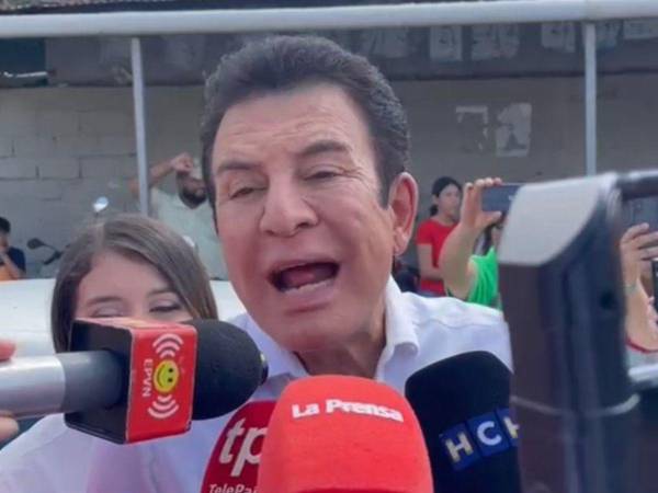 El precidenciable Salvadro Nasralla en su llegada a El Progreso.