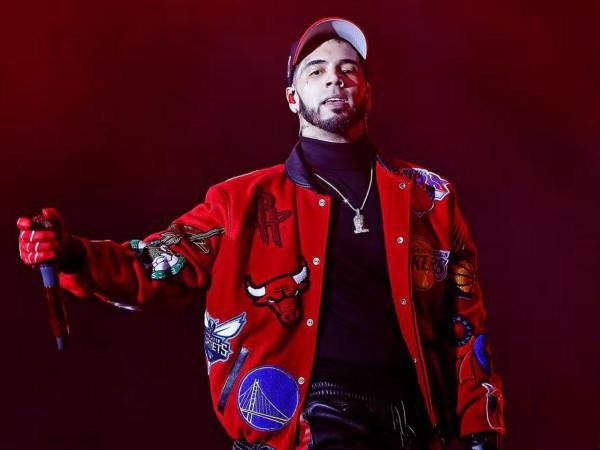 La participación de Anuel en La Velada del Año 4 estuvo envuelta en abucheos, una hora de retraso y solo ocho minutos de actuación.