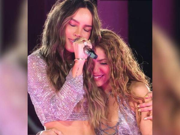 Belinda y Shakira cantando juntas en México.
