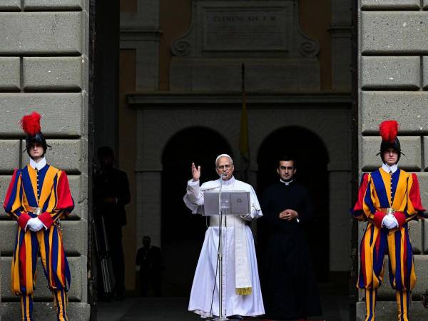 León XIV pide un inmediato alto el fuego en Gaza tras nuevos ataques de Israel.