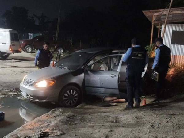 Vehículo en el que se conducía David Antonio Fuentes Rivera.