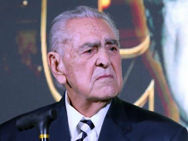 El famoso actor habló por primera vez de la enfermedad que hace que visión vaya en declive.