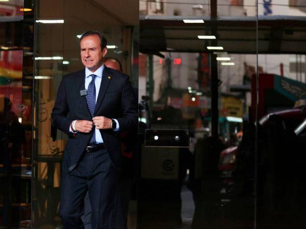 El candidato a la Presidencia de Bolivia por el partido Alianza Libre Jorge 'Tuto' Quiroga disputará el balotaje con el senador Rodrigo Paz Pereira.