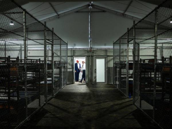 Trump inauguró el centro de detención Alligator Alcatraz en Florida.