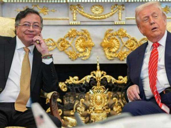 Fotografía cedida por la Presidencia de Colombia del mandatario, Gustavo Petro, en una reunión con su homólogo de Estados Unidos, Donald Trump.