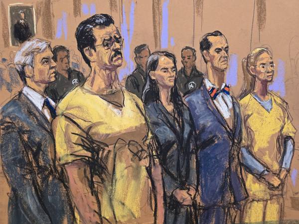 Fotografía de un dibujo realizado por la artista Jane Rosenberg donde aparece el abogado Barry Pollack (atrás); el depuesto presidente de Venezuela, Nicolás Maduro (i); la abogada Anna Estevano (c-i); el abogado Mark Donnelly (c-d) y Cilia Flores asistiendo a una audiencia este miércoles, en Nueva York (Estados Unidos).