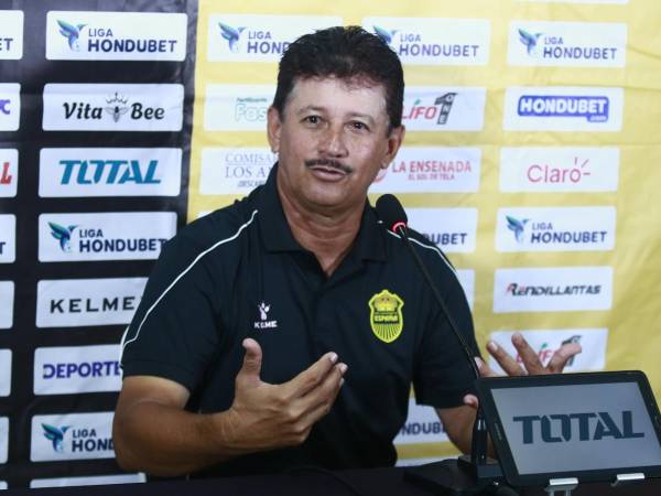 El estratega hondureño tomó las riendas del club tras la salida de Jeaustin Campos.