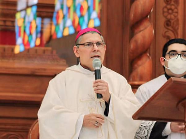El presidente de la Conferencia Episcopal de Nicaragua, el obispo Carlos Enrique Herrera, fue expulsado de su país tras denunciar en una misa el sacrilegio del alcalde sandinista del municipio de Jinotega, Leónidas Centeno, informó un sacerdote y una investigadora que da seguimientos a esos casos.