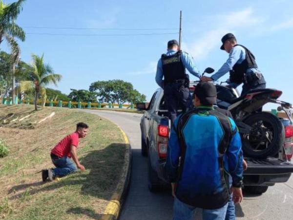 Jairo estaba tan ebrio que le costaba estar en pie. Acá les contamos esta curiosa historia de domingo en San Pedro Sula.