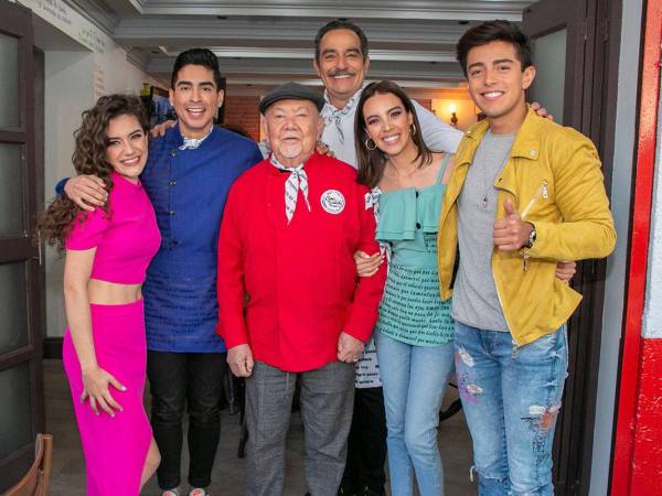 Pese a estar al borde de la muerte, el reconocido actor de Televisa, se niega a someterse a su tratamiento.