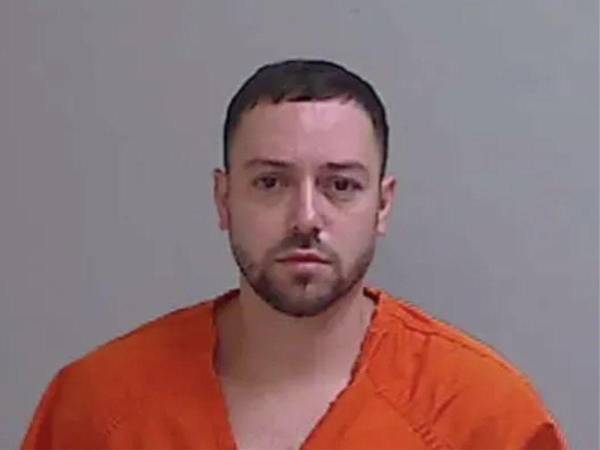 El cantante mexicano-estadounidense Irvin Salinas Martínez, conocido artísticamente como Pee Wee, ha vuelto a ser noticia tras su arresto en Edinburg, Texas, la noche del domingo 10 de agosto de 2025.