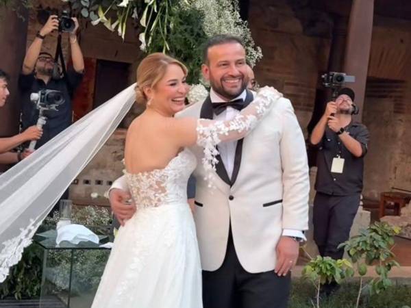 La reconocida presentadora hondureña Génesis Verde dio un paso importante en su vida personal al contraer matrimonio en una hermosa e íntima ceremonia celebrada en Guatemala, rodeada de amor, elegancia y la compañía de sus seres más cercanos.