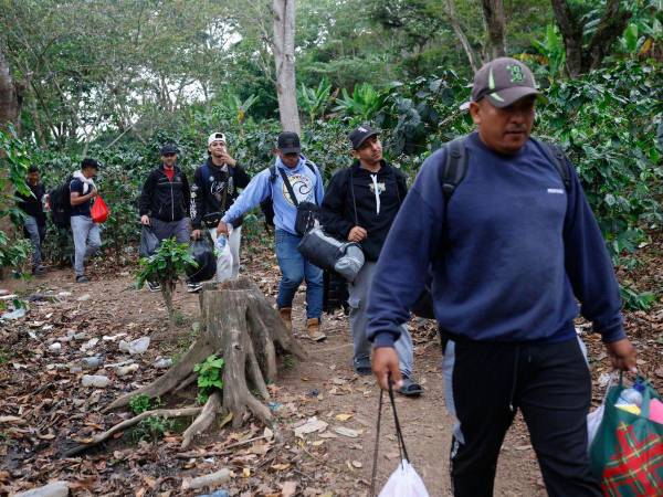Migrantes retornando en el paso migratorio de Las Manos (Honduras), en una imagen de archivo.