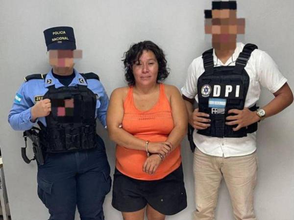 Yohani Pahola Sarmiento Molina será remitida a los juzgados de La Ceiba, acusada del delito de maltrato familiar en contra de su hijo de 4 años de edad.