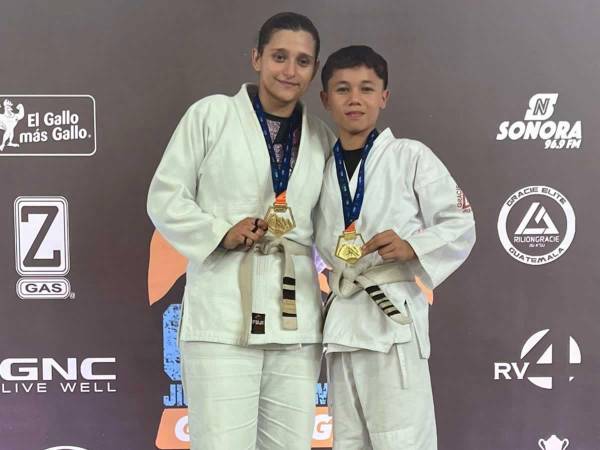 Susana Connor y Diego Garay, los atletas hondureños que ganaron medallas de oro en campeonato latinoamericano de jiu-jitsu.