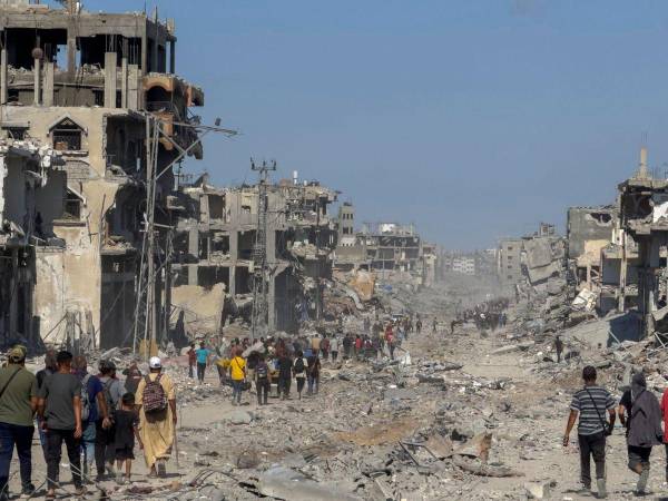 Los palestinos regresan a la Ciudad de Gaza tras el acuerdo del alto el fuego entre Israel y Hamás.