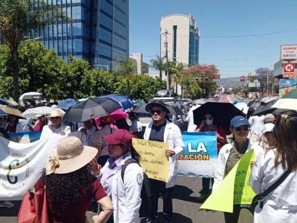 El Gobierno y el Colegio Médico de Honduras avanzan en la revisión de pagos pendientes: ya analizaron 207 expedientes y buscan completar esta semana la cancelación de salarios adeudados.